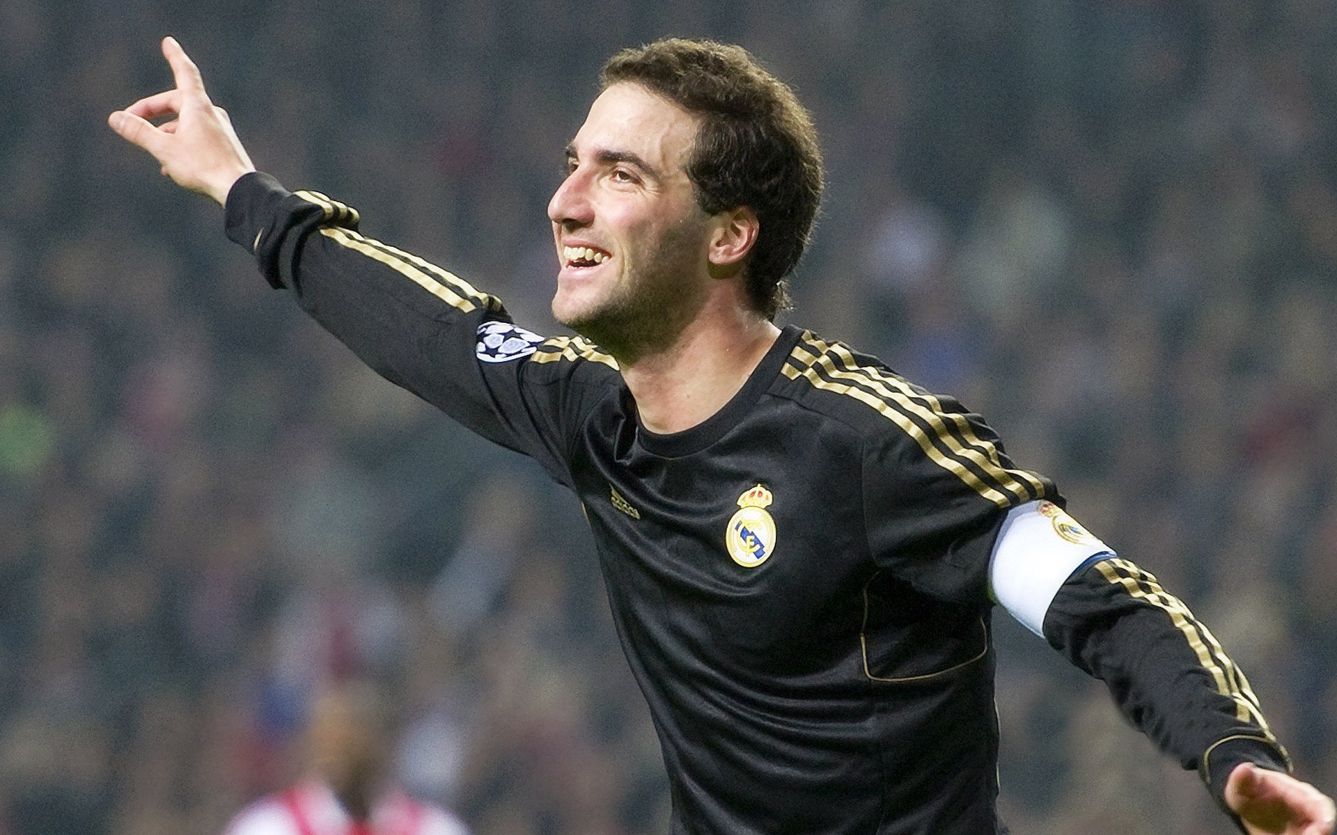 “法甲冠军悬念愈发浓厚,豪门鏖战不断”,法甲 经典比赛